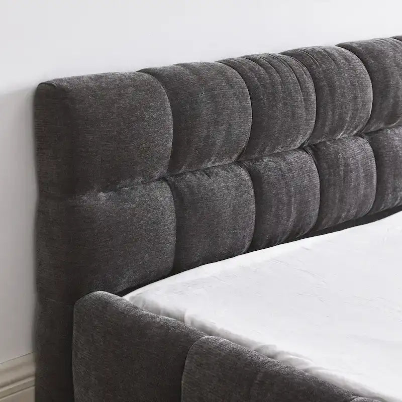 Lit plateforme tapissé avec tête de lit