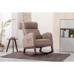 Fauteuil à bascule rembourré avec pieds en bois et poches latérales
