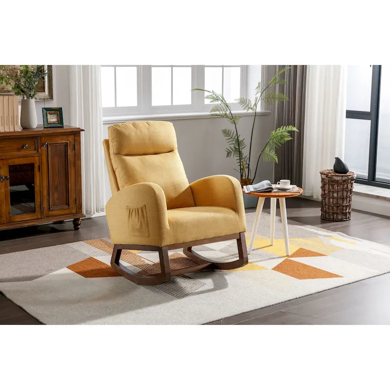 Fauteuil à bascule rembourré avec pieds en bois et poches latérales