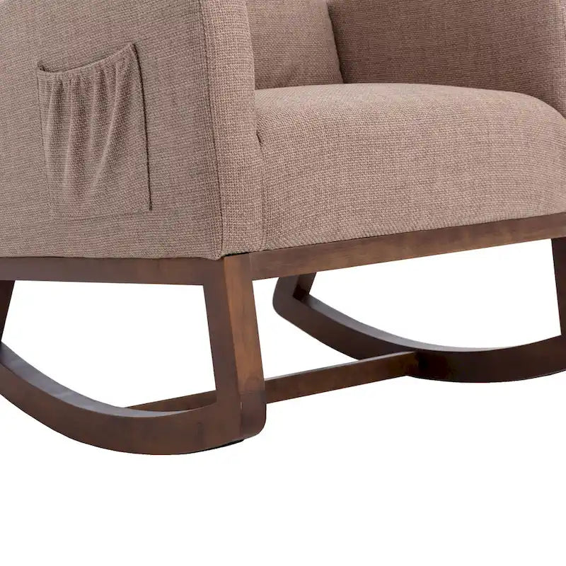 Fauteuil à bascule rembourré avec pieds en bois et poches latérales