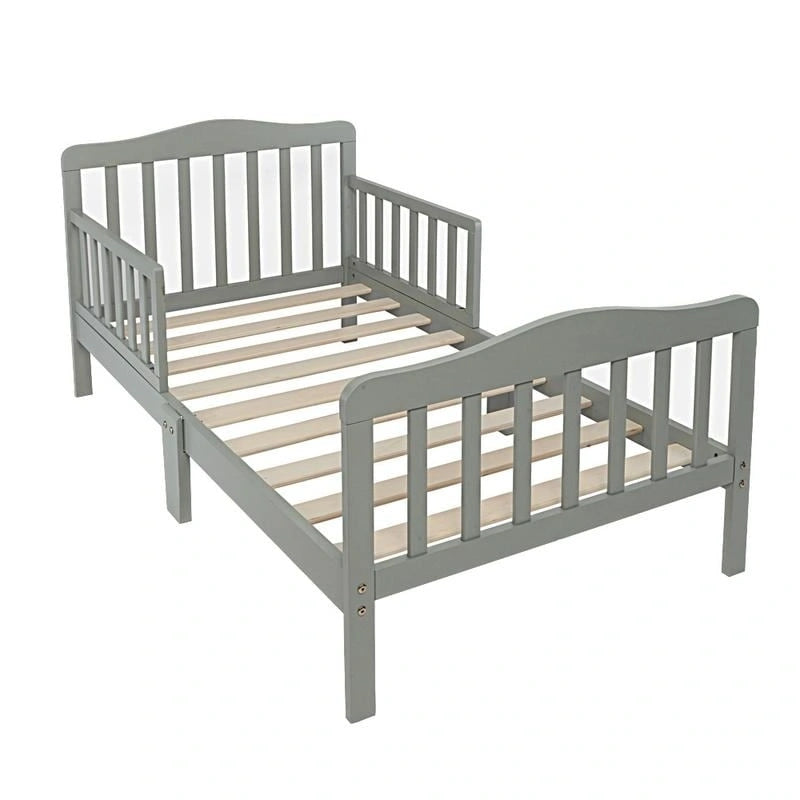 Lit d'enfant en bois avec barrières de sécurité