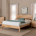 Lit plateforme sculpté en nid d'abeille – Bois naturel